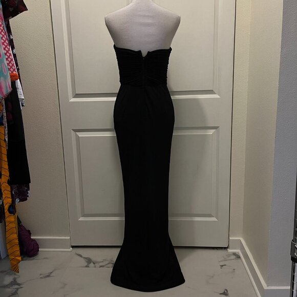 Vicky Tiel Black Strapless Long Gown with Elegant Ruching and Front Slit - Picture 9 of 16